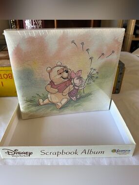 DISNEY'S WINNIE THE POOH SCRAPBOOK PHOTO ALBUM - New in Plastic- 8 x 8